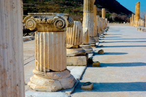 Säulen der Basilika in Ephesos