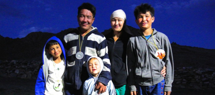 Help this mongolian family- support the project!